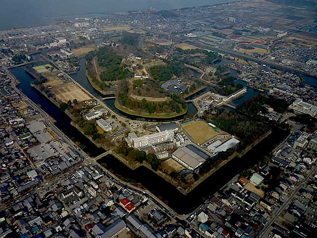 Hikone-Castle3.jpg